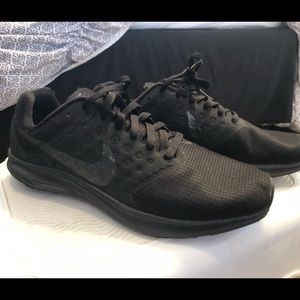 Black downshifter 7 Nike’s. Size 8.